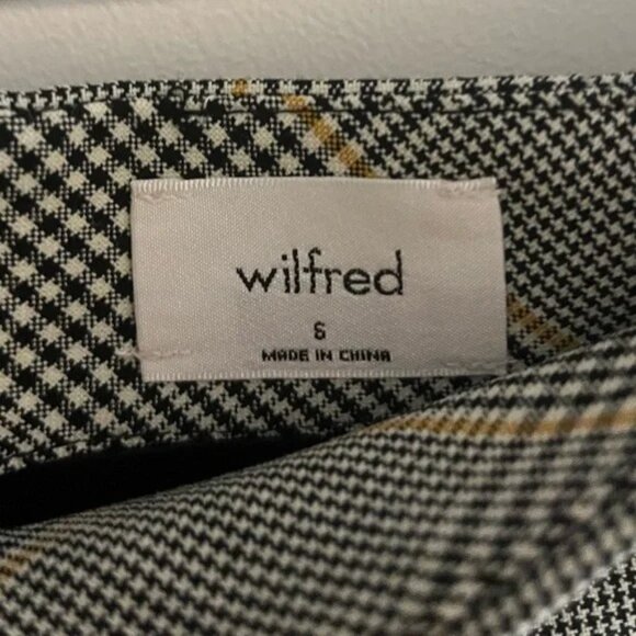 Aritzia High-Waisted A-line Mini Skirt - Picture 4 of 5